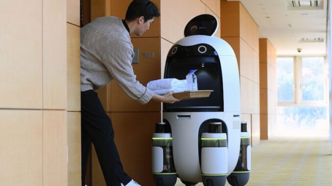 https://hoteltechnologynews.com/wp-content/uploads/2023/02/hyundai-delivery-robot-b-678x381.jpg